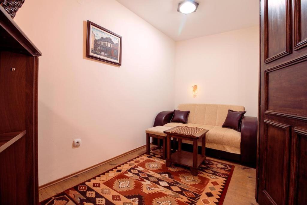 Downtown Rooms Ni Kültér fotó