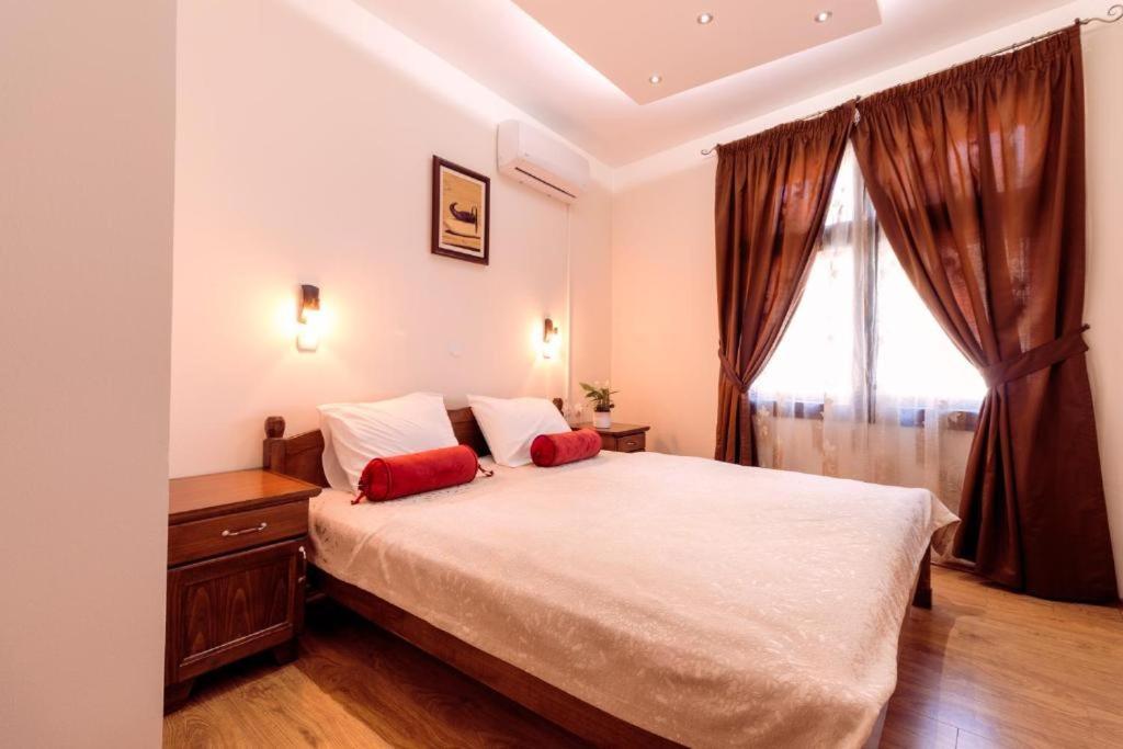Downtown Rooms Ni Kültér fotó