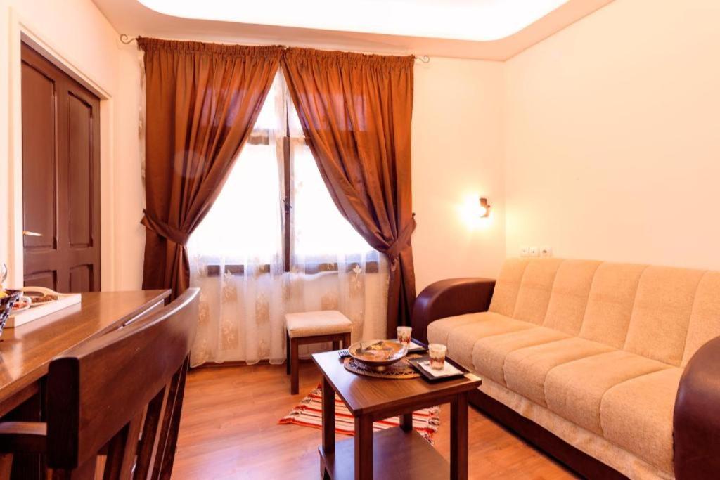 Downtown Rooms Ni Kültér fotó